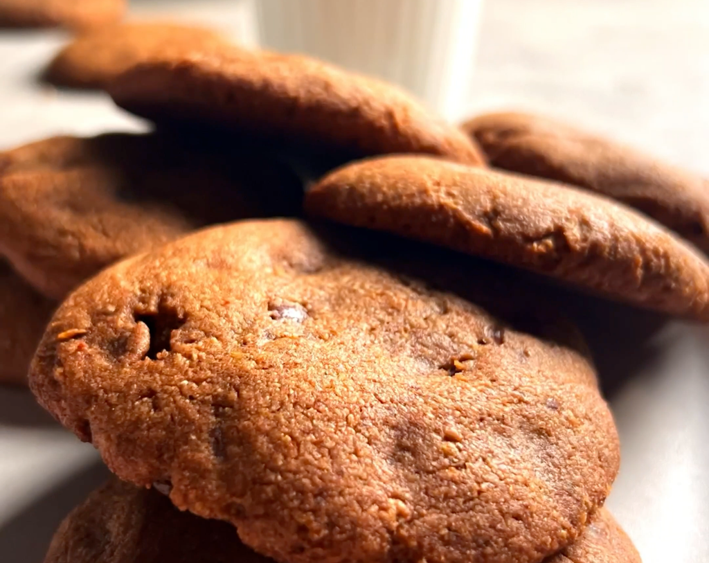 healthy refined sugar free Date-Sweetened Chocolate Chip Cookie dessert recipe idea