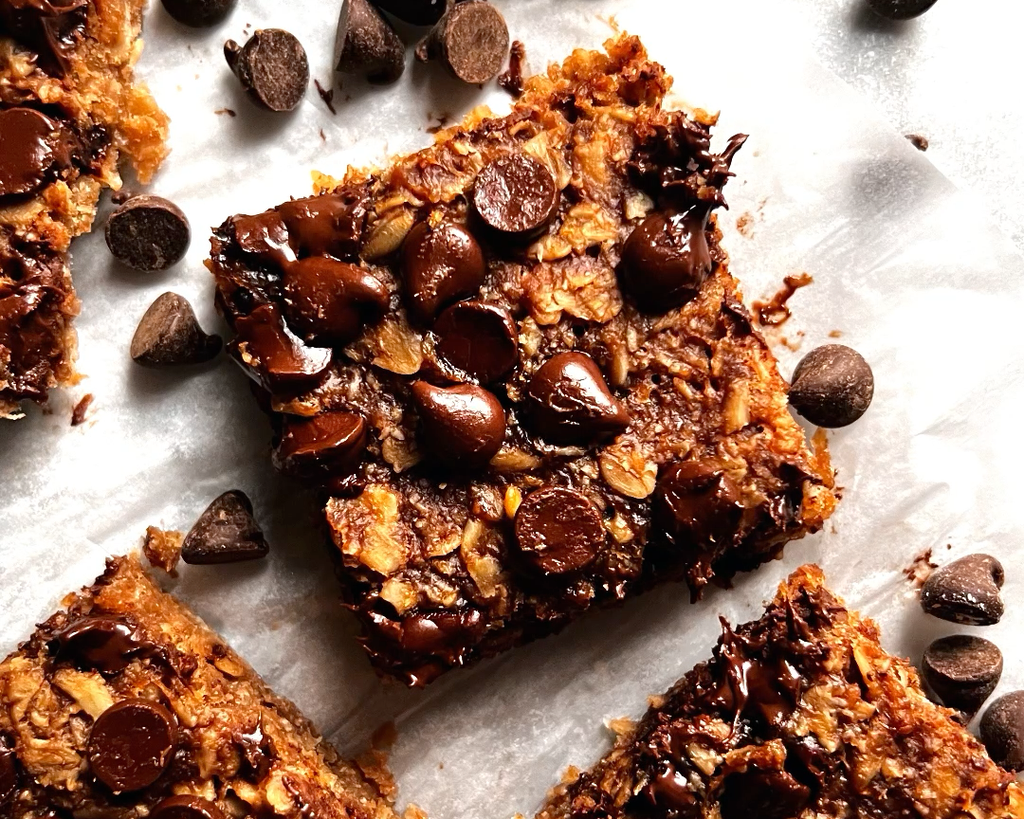 Refined Sugar Free 6-Ingredient Oatmeal Chocolate Chip bars that are vegan and gluten-free; it's a healthy dessert recipe that you've got to try